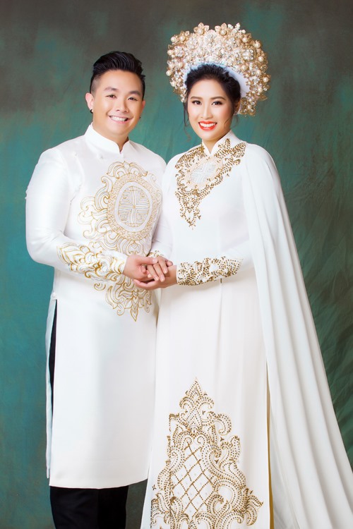 Bộ trang phục của cô dâu được nhà thiết kế Minh Châu thực hiện trong vòng 1 tháng.