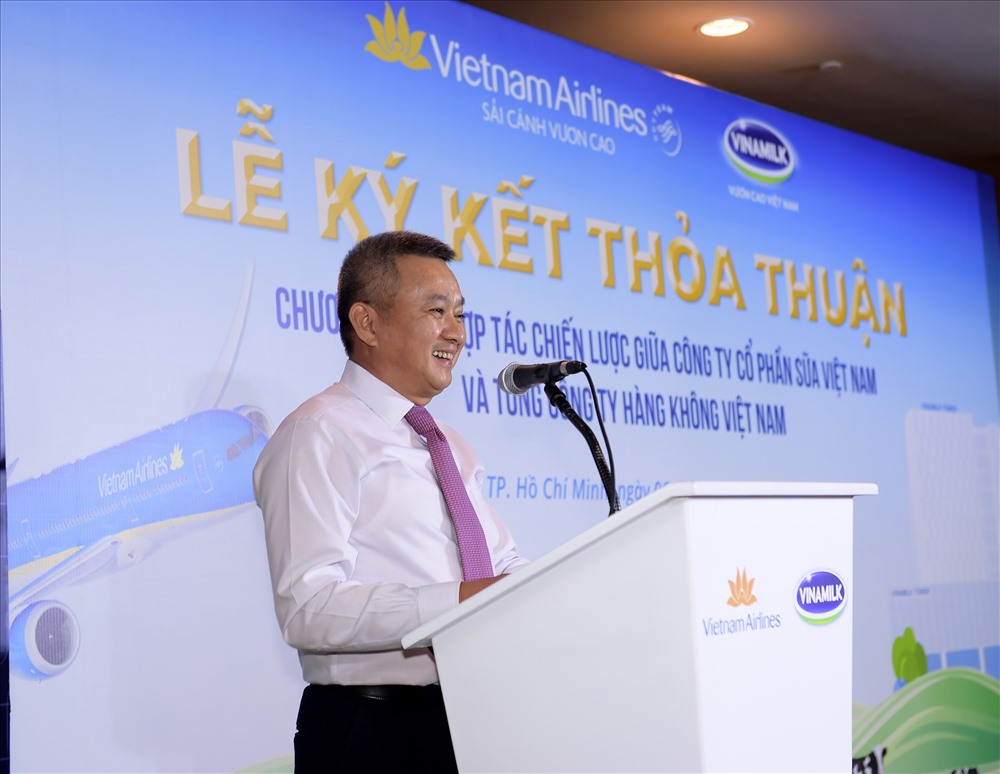 Ông Dương Trí Thành – Thành viên HĐQT, Tổng giám đốc Vietnam Airlines phát biểu tại buổi lễ ký kết.
Ảnh: Lý Võ Phú Hưng