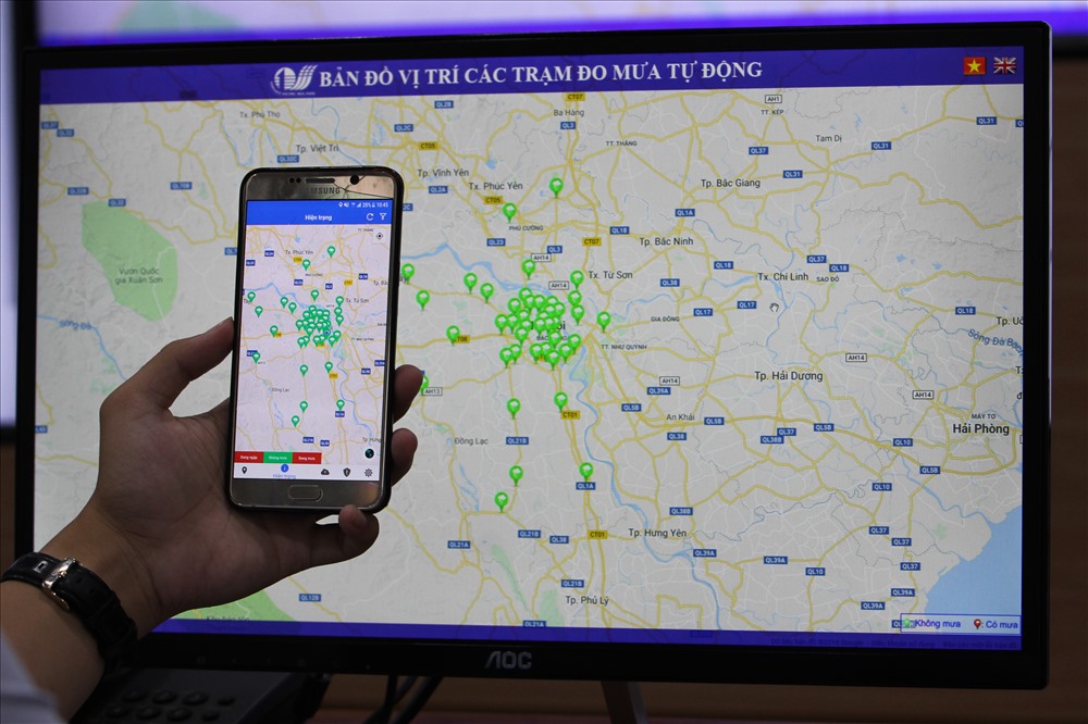 Mọi thông tin ngập úng được cập nhật gửi “cảnh báo” cho người dân qua ứng dụng HSDC Maps. Với ứng dụng này, người dân có thể cập nhật những thông tin mới nhất về tình trạng ngập, tắc đường để có phương án di chuyển.