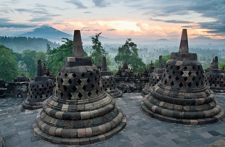 Đền Phật giáo lớn nhất thế giới Borobudur.