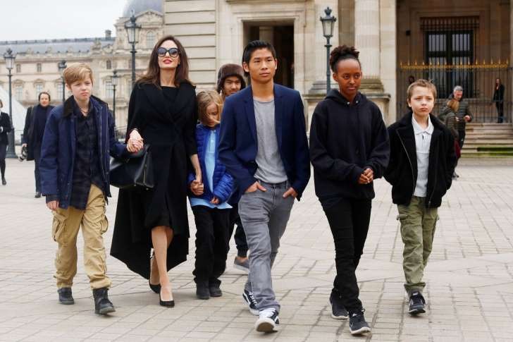 Sau khi ly hôn, một mình Angelina Jolie chịu trách nhiệm nuôi dưỡng 6 người con. 