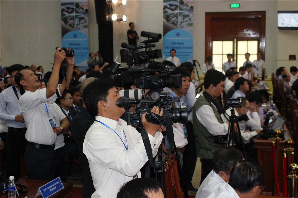 Hàng trăm phóng viên đến tác nghiệp tại hội nghị.