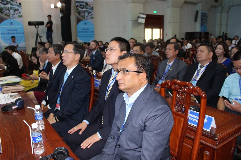 Nhiều khách quốc tế tham dự hội nghị.