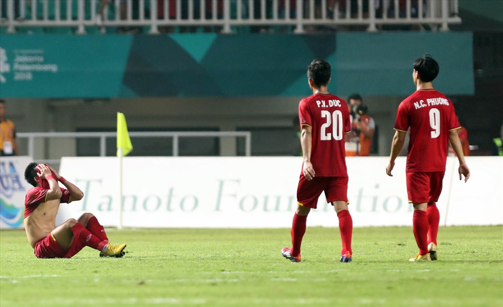 Đoàn quân của HLV Park Hang-seo đã lỡ tấm HCĐ ASIAD 18 khi để thua U23 UAE trên chấm luân lưu. Ảnh: Đ.Đ