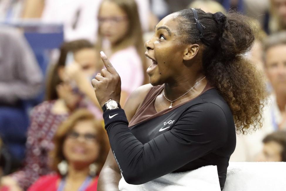 Serena Williams dùng những từ ngữ nặng nề để phản ứng trọng tài. Ảnh: UPI