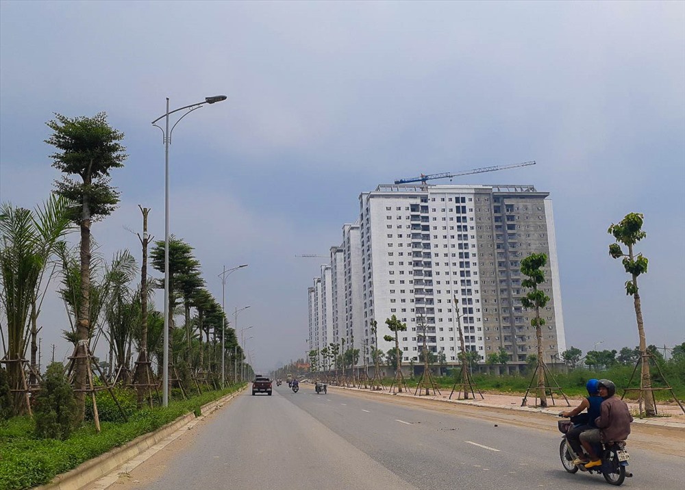 Hàng loạt công trình mọc lên hai bên tuyến đường trục phía Nam Hà Nội.