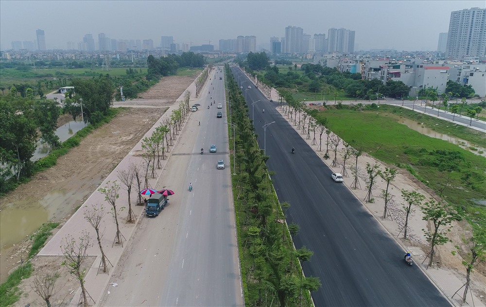 Dự án đường trục phía Nam Hà Nội (dự án BT, đổi đất lấy hạ tầng) có tổng chiều dài 41km, được khởi công từ năm 2008 với tổng mức đầu tư khoảng 5.000 tỷ đồng. 
