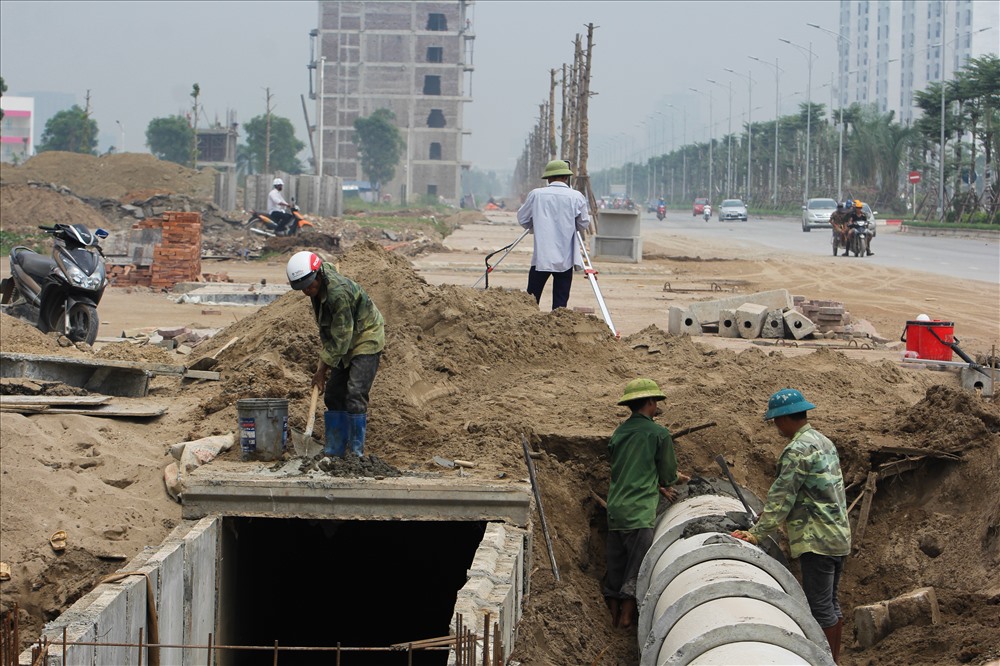 Cống ngầm trên trục đường chạy qua quận Hà Đông, huyện Thanh Oai, dự kiến hoàn thành các hạng mục này trong một tháng tới.