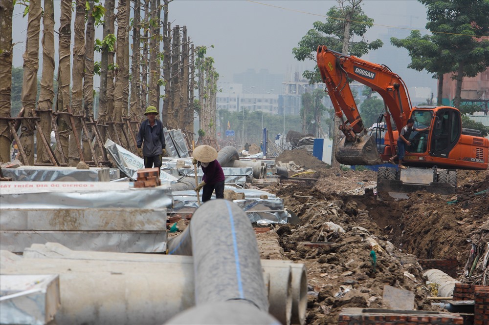 Hiện, đơn vị đầu tư đang gấp rút thi công để hoàn thành 20km trong giai đoạn một vào đúng dịp kỷ niệm ngày giải phóng Thủ đô (10.10).