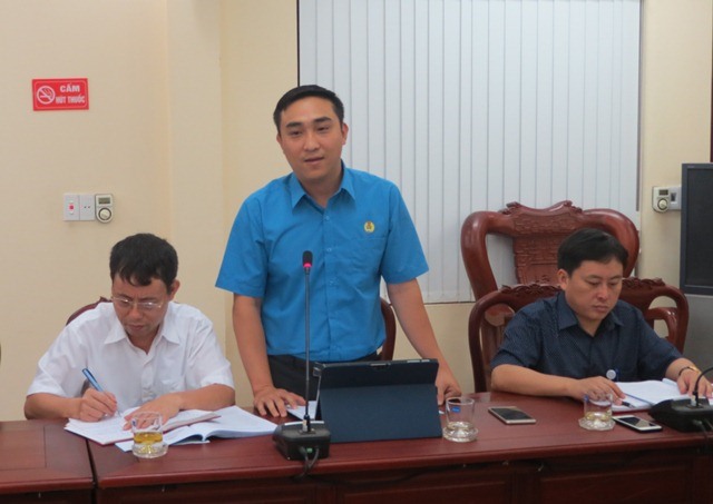 Ông Nguyễn Vinh Quang - Trưởng phòng Quan hệ lao động Ban Quan hệ lao động Tổng LĐLĐVN phát biểu tại hội thảo. Ảnh: Xuân Trường