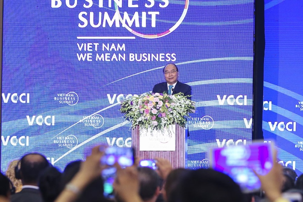 Thủ tướng Nguyễn Xuân Phúc tại Hội nghị Thượng đỉnh Kinh doanh Việt Nam 2018. Ảnh: HỒNG NGUYỄN