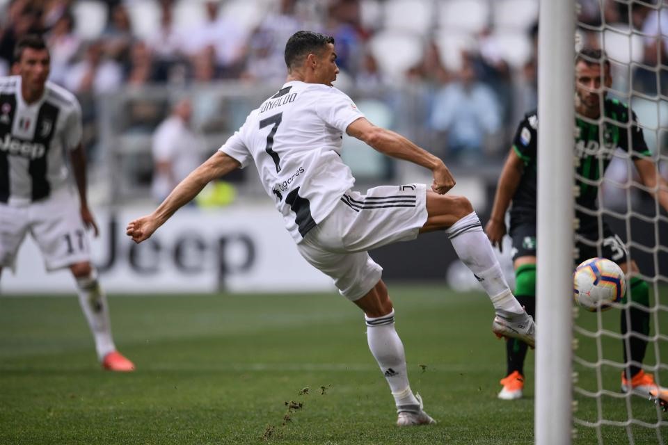 Ronaldo ghi bàn theo phong cách...quen thuộc. Ảnh: Getty.