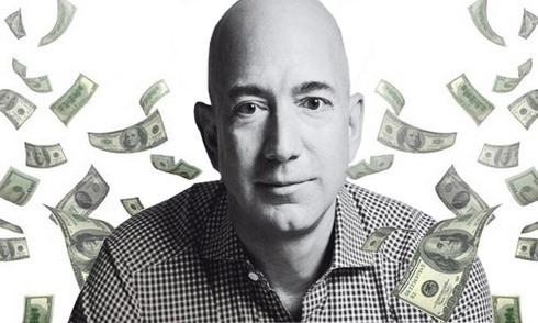  Hiện nay, Bezos là người giàu có nhất hành tinh với giá trị ròng ước tính lên đến 156 tỷ USD. Có những ngày người đàn ông này kiếm được khoản tiền lên đến 500 triệu USD.