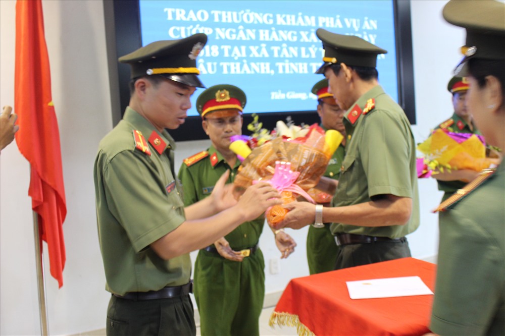 Tỉnh Tiền Giang khen thưởng nóng các đơn vị có thành tích phá án nhanh vụ cướp.