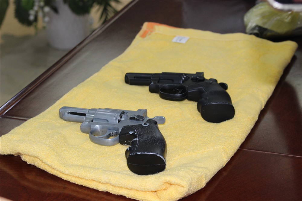 Các khẩu súng đối tượng Cường mua dùng để đi cướp.