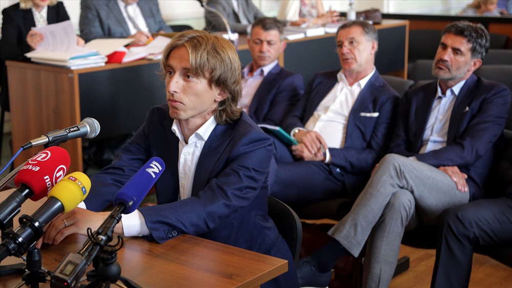 Modric trong phiên tòa cáo buộc trốn thuế vào đầu tháng 1 năm nay. Ảnh: EPA.