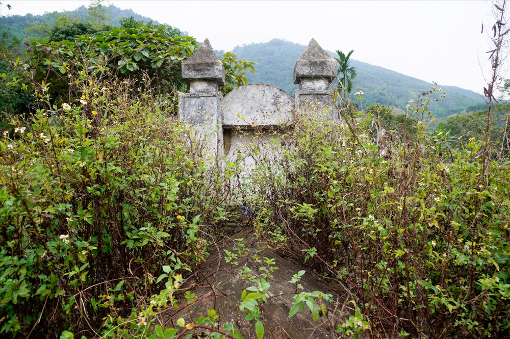 Ngôi mộ Mẫu Khuyển cho dòng tộc Đinh Công hiện nay.