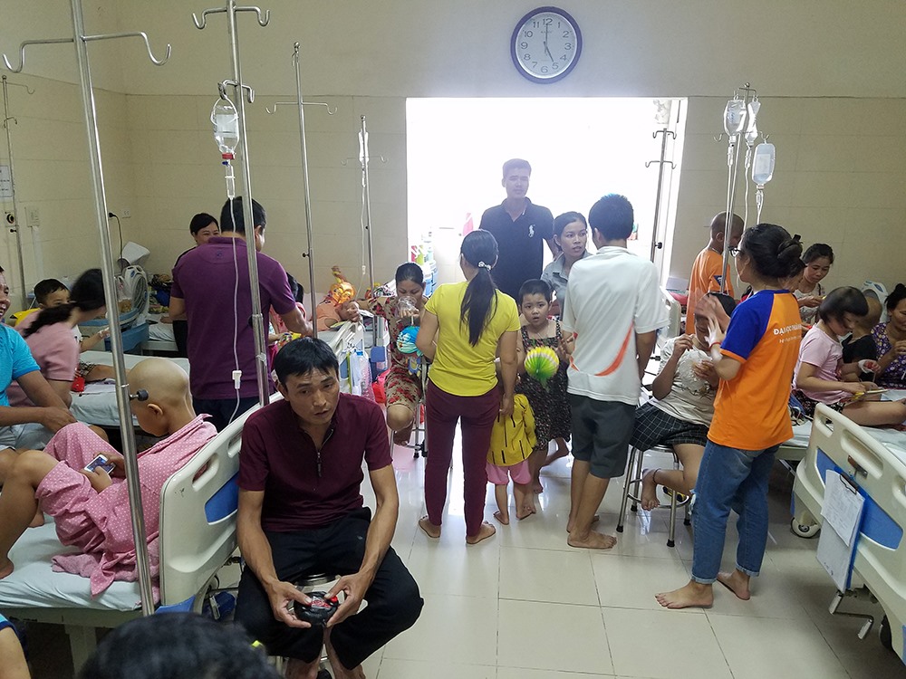 Khoa Nhi bệnh viện K Tân Triều (Thanh Trì Hà Nội) mỗi năm tiếp nhận hơn 200 bệnh nhi mắc bệnh ung thư.