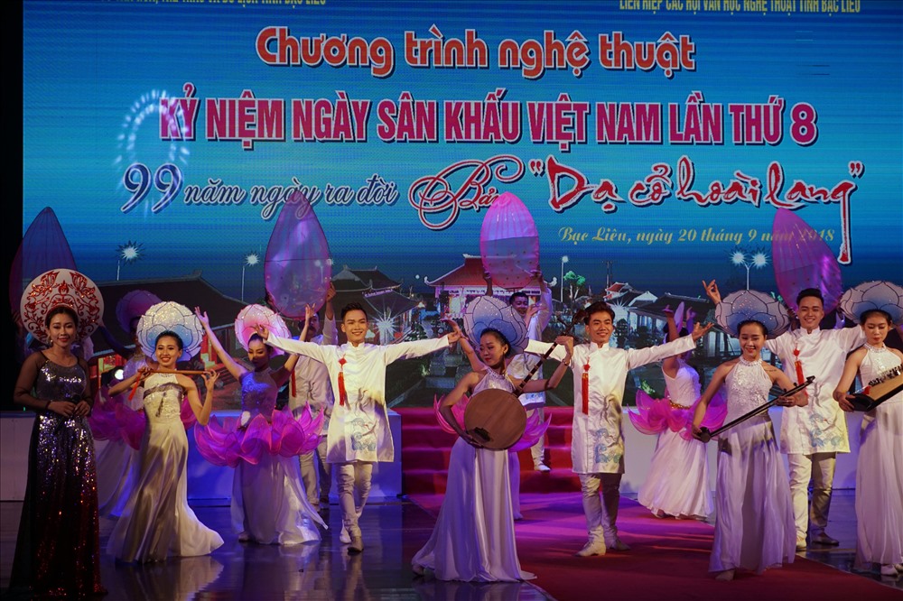 Chương trình nghệ thuật kỷ niệm 99 năm ra đời bản “Dạ cổ hoài lang” (ảnh Nhật Hồ)