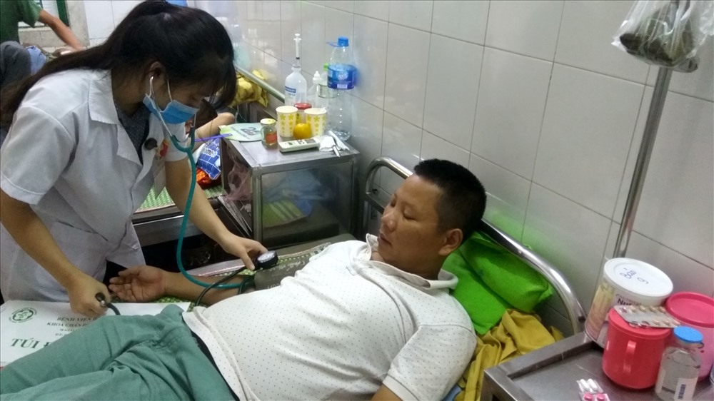 Anh Dương hiện đang được điều trị tại Bệnh viện Đa khoa Hà Đông. Ảnh PV
