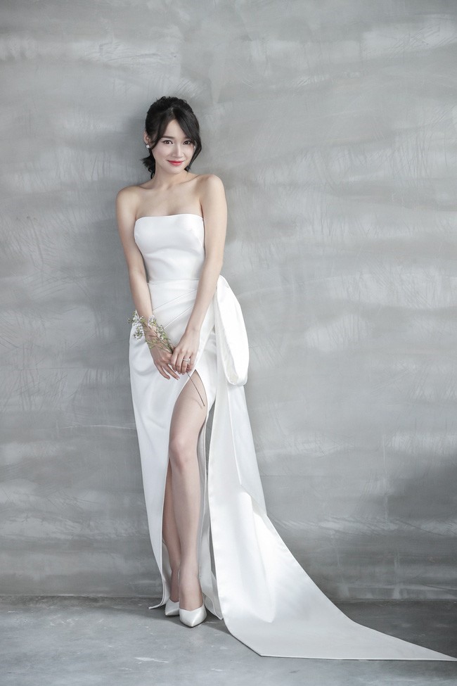 Giữa tin đồn 'cô dâu tháng 10', Đỗ Mỹ Linh khoe ảnh váy cưới của nhà mốt nổi  tiếng thế giới