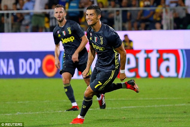 Pha mở tỉ số của Ronaldo giúp người hâm mộ Juve cởi lòng. Ảnh: Reuters.