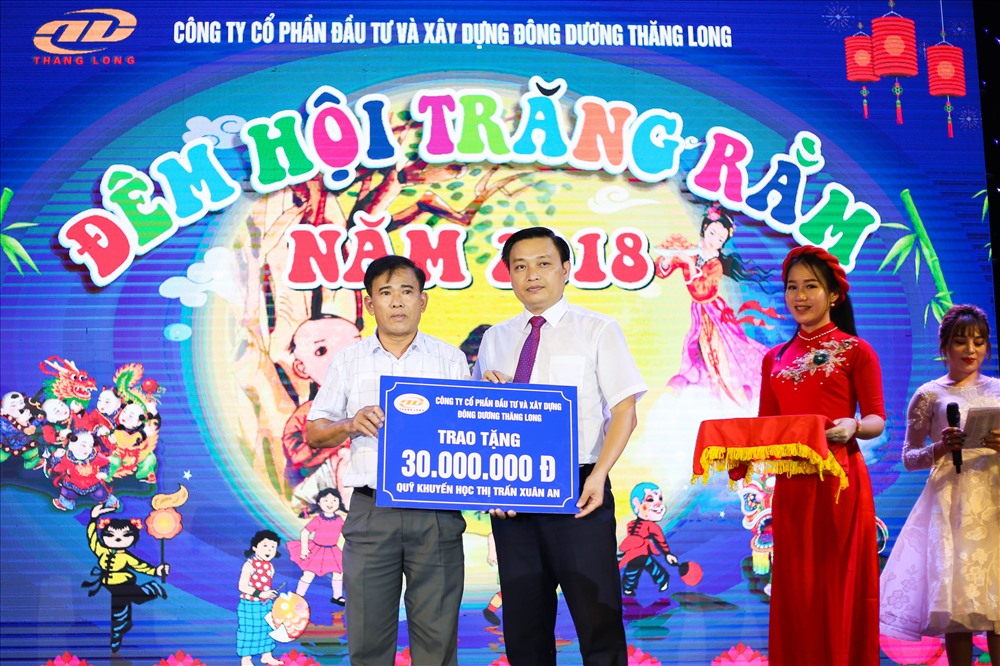 Hỗ trợ 30 triệu đồng cho quỹ khuyến học thị trấn Xuân An