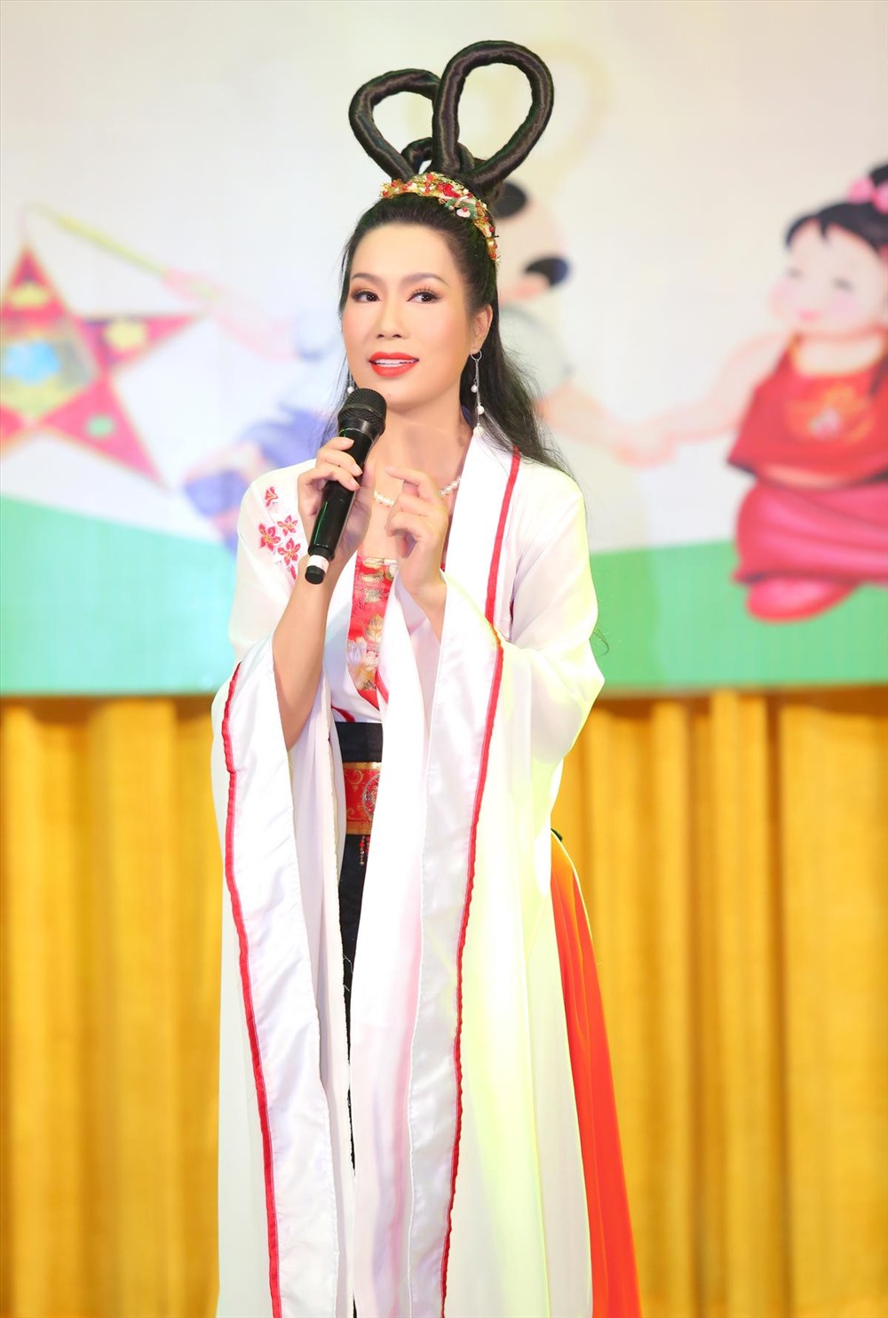 Là một nghệ sĩ khá tâm huyết với kich nói, Á hậu Trịnh Kim Chi luôn mong muốn gửi đến khán giả nhiều vở kịch hay, đặc biệt là dành cho các em nhỏ. Ảnh: Khánh Nguyễn. 