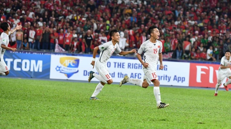 Các cầu thủ U16 Việt Nam ăn mừng sau bàn mở tỷ số. Ảnh: AFC.