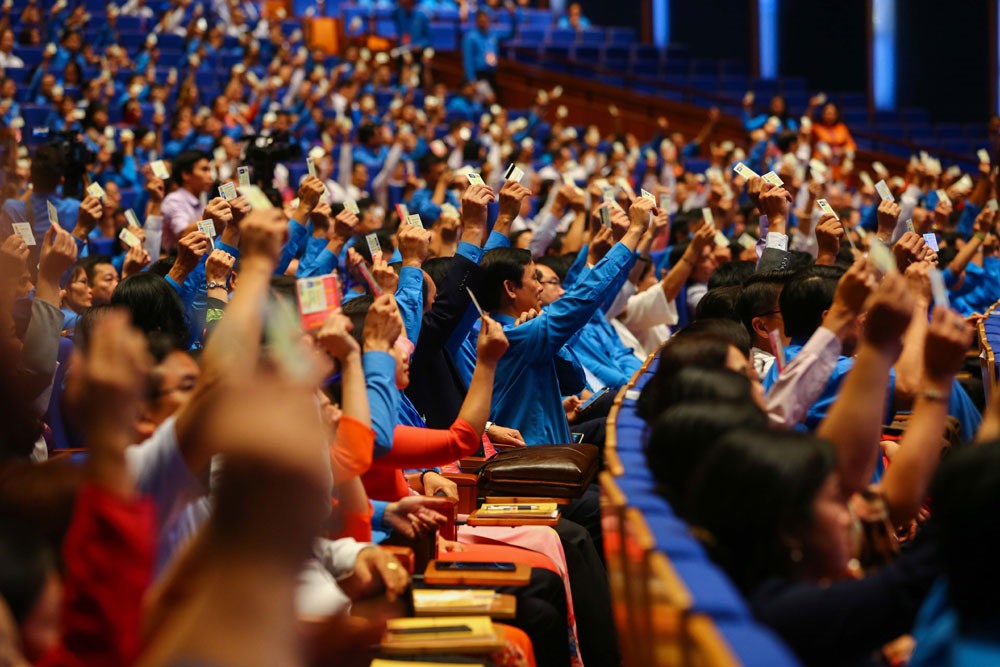 946/946 đại biểu tham dự đại hội thống nhất bầu 161 đại biểu vào Ban Chấp hành Tổng LĐLĐVN khóa XII. Ảnh: Sơn Tùng.