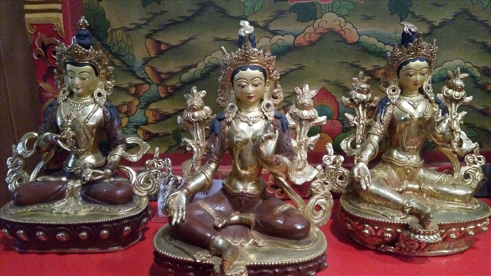 Tượng Phật đặc trưng của Phật giáo Kim Cang Thừa. Ảnh: H.V.M