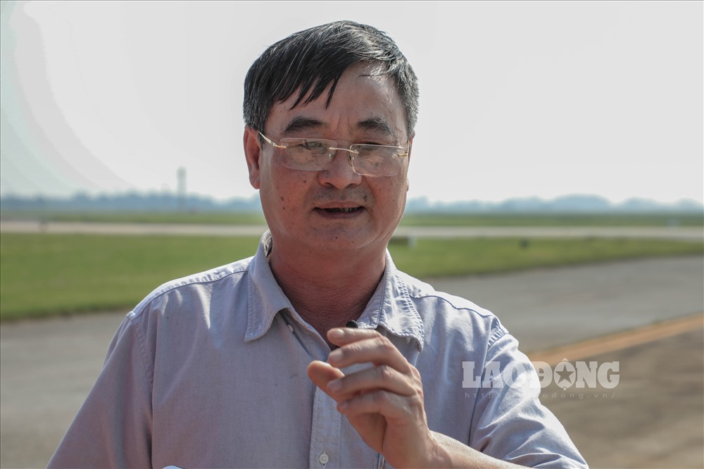 Trao đổi với báo Lao Động, ông Vũ Ngọc Kiệm, phó Giám đốc sân bay Nội Bài cho biết cơ sở hạ tầng Cảng Quốc tế Nội Bài tập trung vào đường băng cất hạ cánh, đường lăn với 2 đường băng 1B và 1A trong đó đường băng 1B bị hư hỏng nghiêm trọng nhất. 