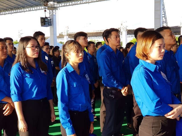 Đông đảo đoàn viên, thanh niên đến viếng Chủ tịch Nước Trần Đại Quang. Ảnh: NT
