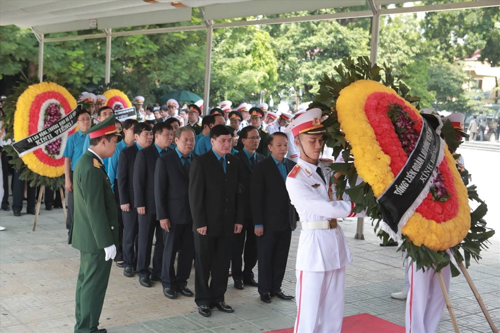 Đoàn Tổng LĐLĐ Việt Nam vào viếng lễ tang Chủ tịch Nước. Ảnh: Đăng Huỳnh