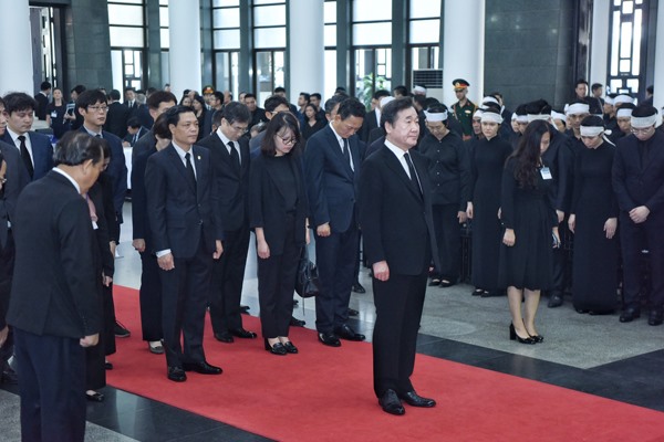 Đoàn Hàn Quốc viếng Chủ tịch Nước. Ảnh: Zing.vn