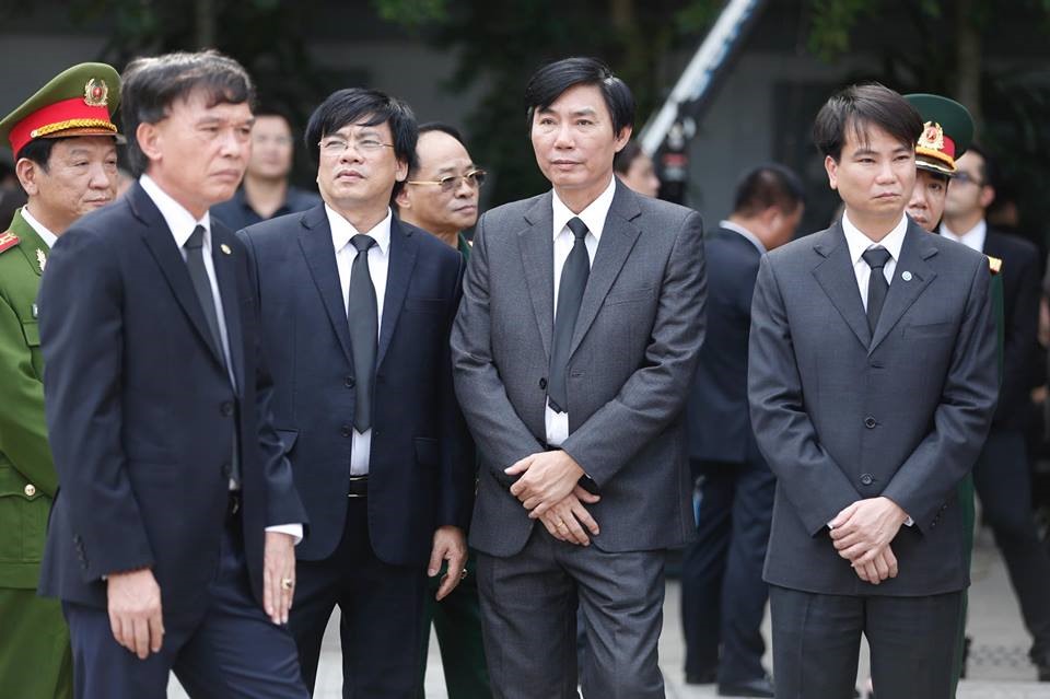 Đoàn các tỉnh chờ vào lễ tang viếng Chủ tịch Nước. Ảnh: Đăng Huỳnh