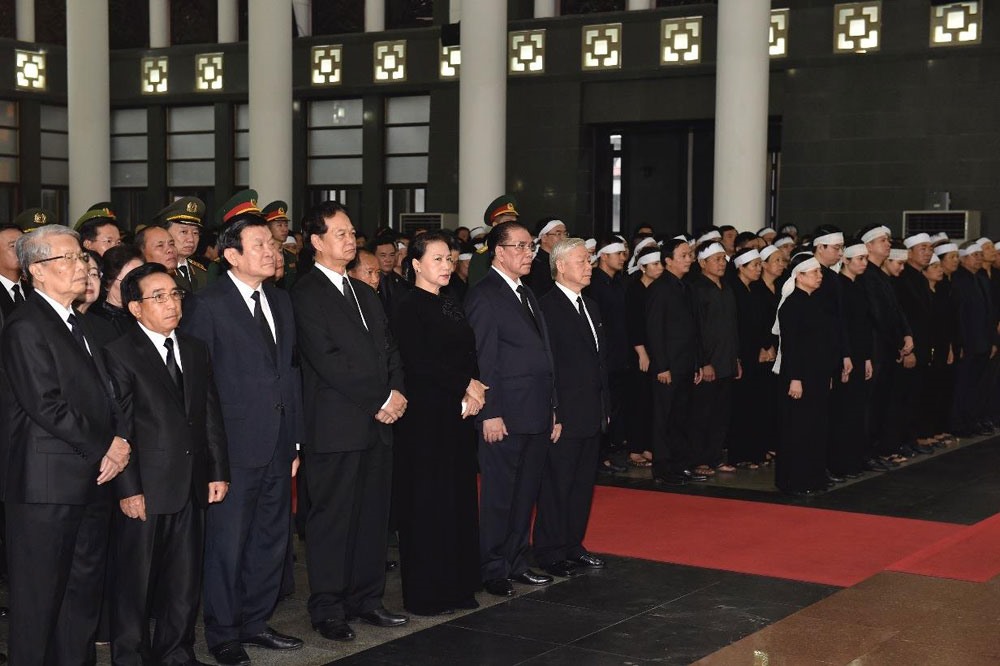 Các đồng chí lãnh đạo, nguyên lãnh đạo Đảng, Nhà nước tại Lễ truy điệu Chủ tịch nước Trần Đại Quang. Ảnh VGP/Nhật Bắc.