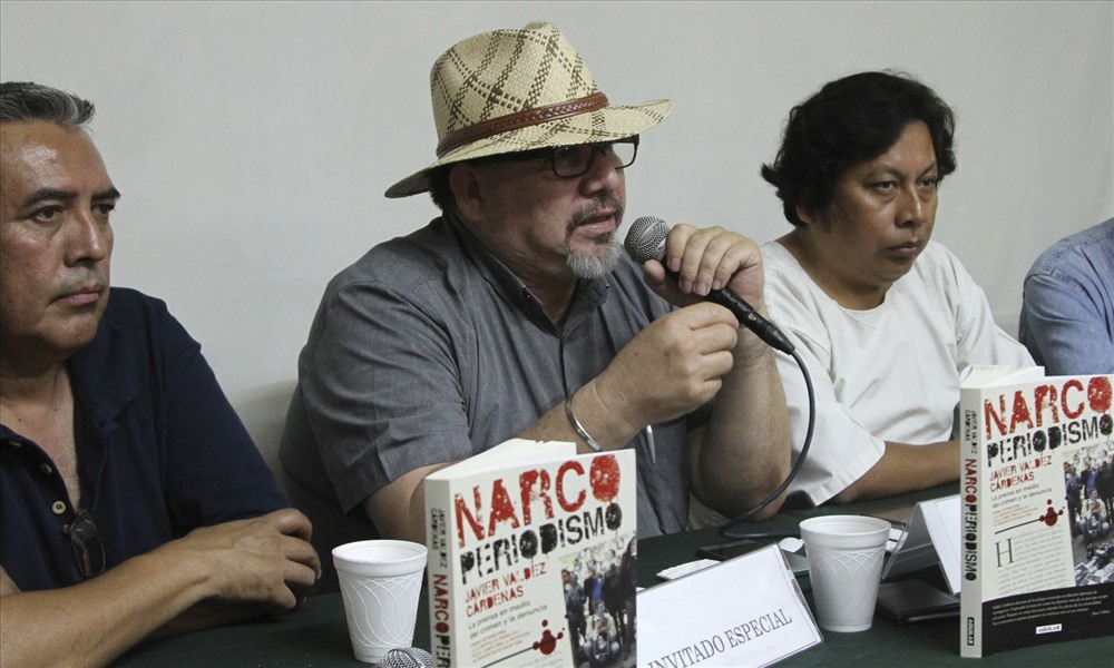 Valdez trong buổi ra mắt cuốn sách “Narco periodism“.
