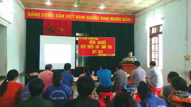 Buổi tuyên truyền cho công nhân lao động Cty CP xây dựng Gốm Nam Phong (Cao Bằng).