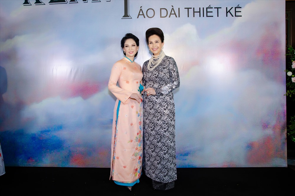 Hai người đẹp “không tuổi” Diễm My và Thuỷ Hương cũng xuất hiện tại sự kiện ở Hà Nội. 