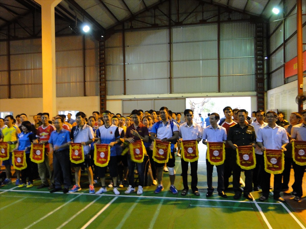 Các vận động viên tham dự giải cầu lông, kéo co CNVCLĐ huyện Vũ Thư (Thái Bình).
