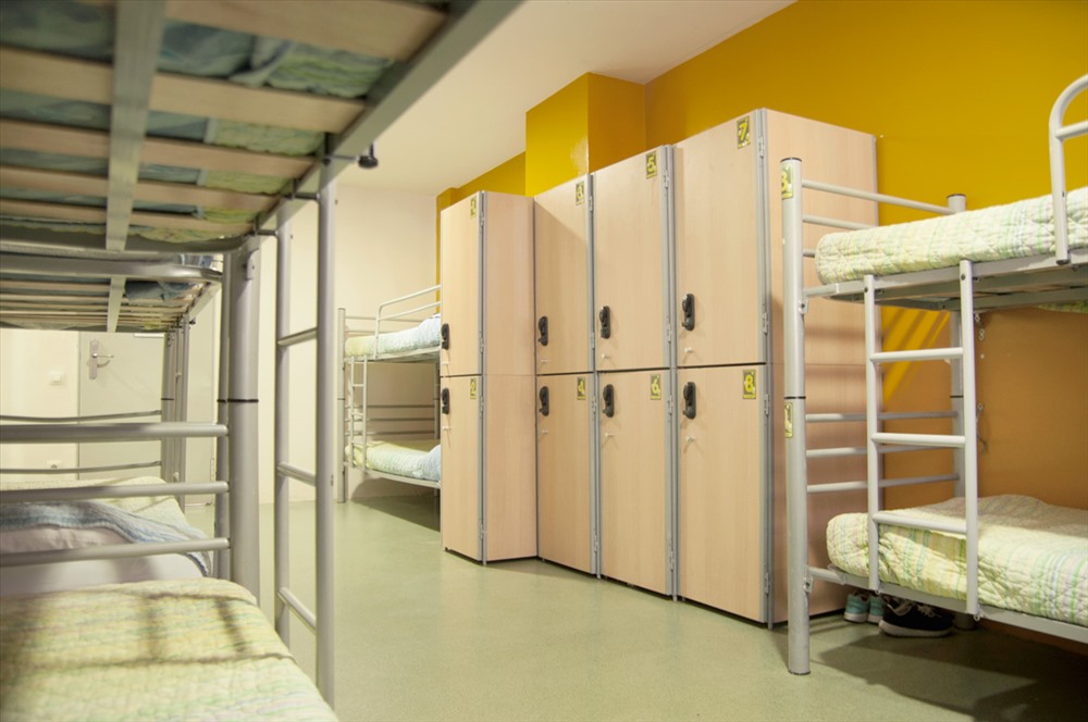 Những chiếc tủ cá nhân là vật dụng không thể thiếu trong mỗi căn phòng dorm. Ảnh: Be Hostel