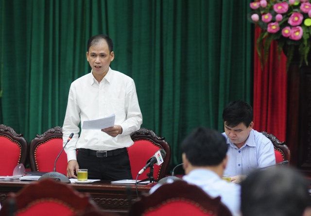 Phó Chủ tịch UBND quận Đống Đa Phan Hồng Việt trả lời câu hỏi của báo chí tại buổi giao ban báo chí Thành ủy Hà Nội chiều 4.9.2018