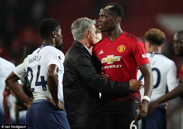 Mourinho và Pogba cần giảng hòa càng sớm càng tốt. Ảnh: Daily Mail.