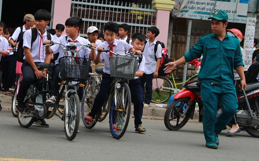 Năm học 2018-2018, tỉnh Bình Dương tăng thêm 34.000 học sinh tuy nhiên chỉ mở thêm được 14 trường học.