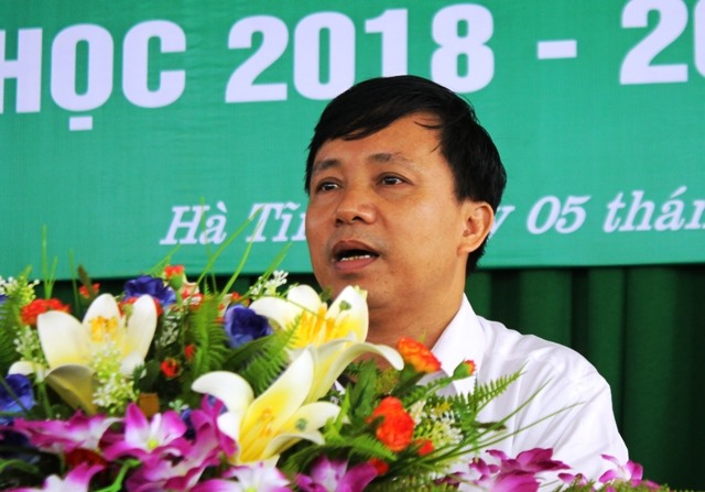 Đồng chí Nguyễn Văn Danh - Chủ tịch LĐLĐ Hà Tĩnh phát biểu tại lễ khai giảng. Ảnh: Trần Tuấn