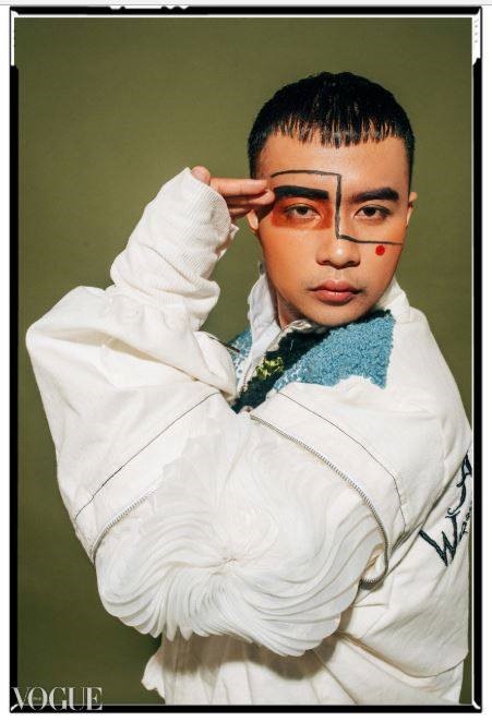 Hữu Anh từng tốt nghiệp khoá stylist chuyên nghiệp Học viện Thời trang London.
