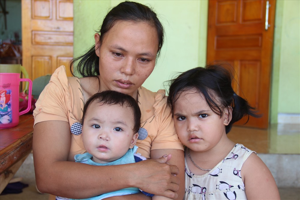 Ba mẹ con chị Phạm Thị Thắm lâm vào hoàn cảnh khó khăn khi chồng mất