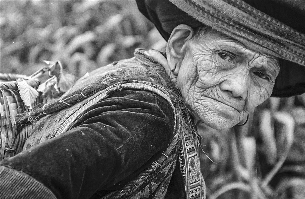 Một cụ già dân tộc Mông cao nguyên đá Đồng Văn, Hà Giang.