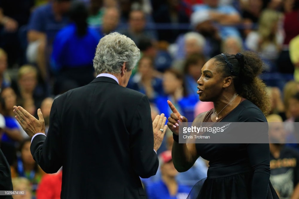 Serena cãi nhau tay đôi với trọng tài. Ảnh: Getty.